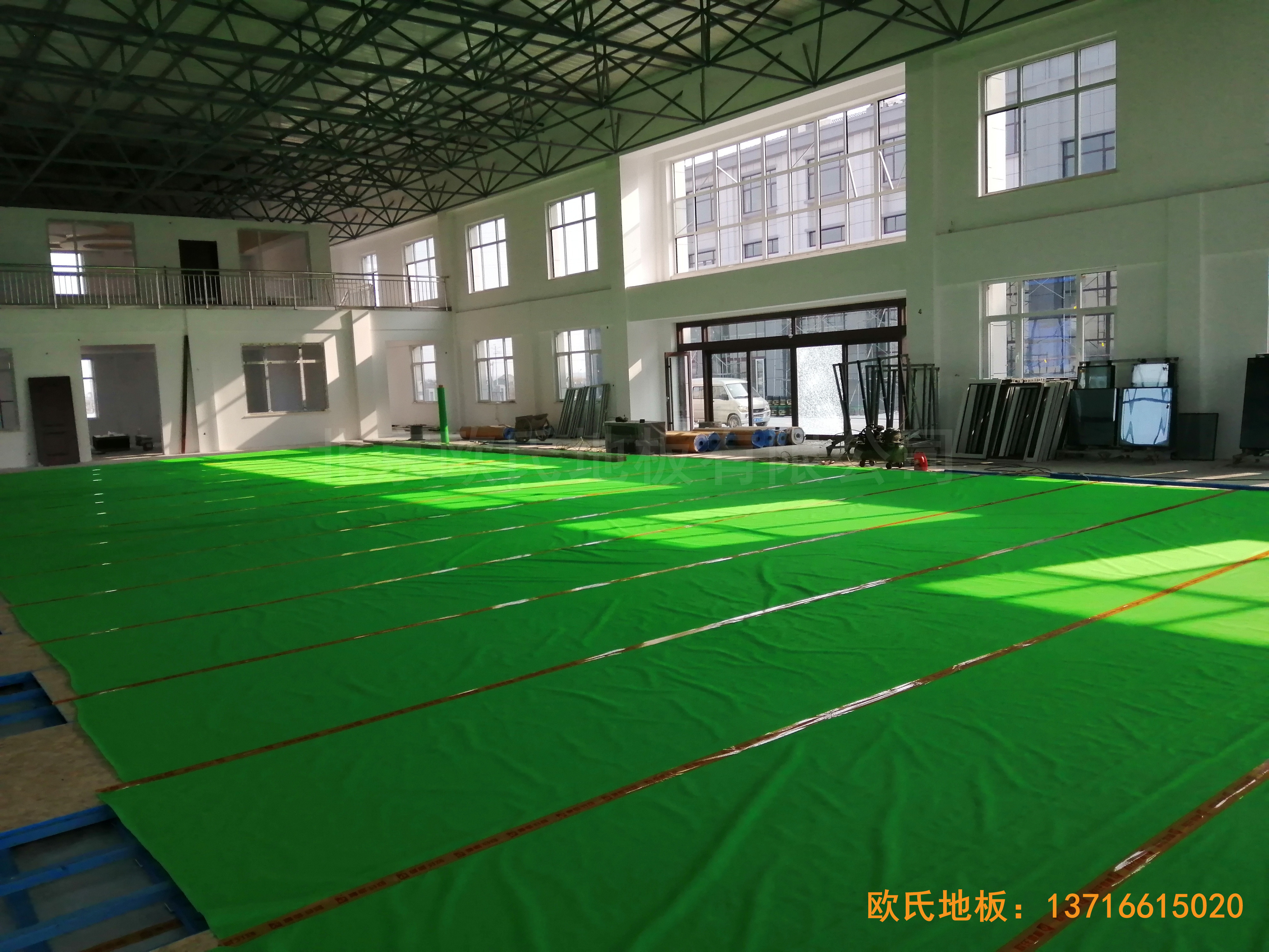萊州銀海工業園消防特訓隊籃球館體育木地板鋪設案例3