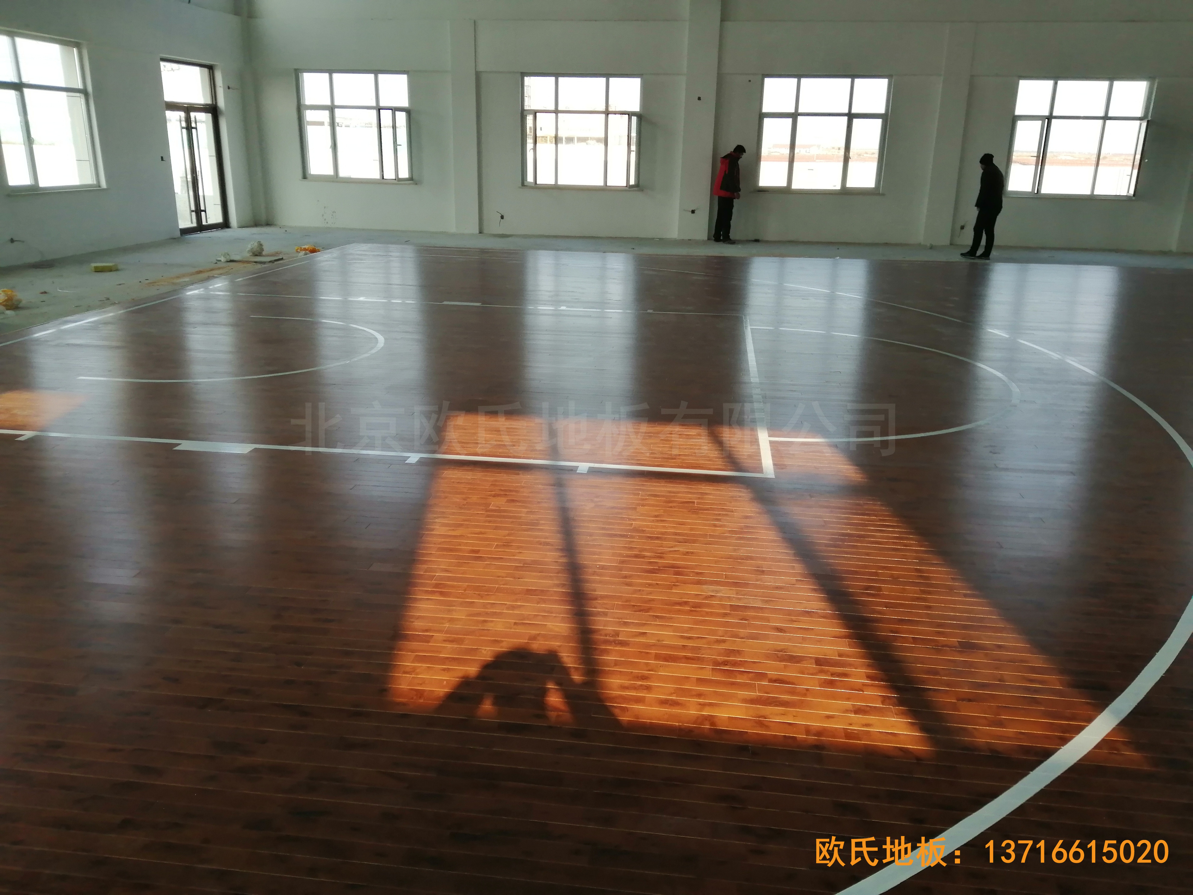 萊州銀海工業園消防特訓隊籃球館體育木地板鋪設案例4