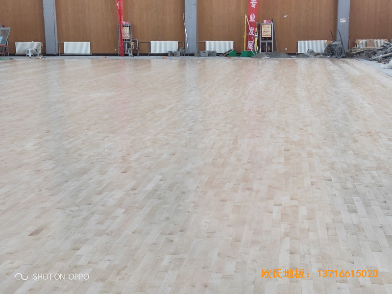 西寧世紀職業技術學校籃球館體育地板鋪設案例3