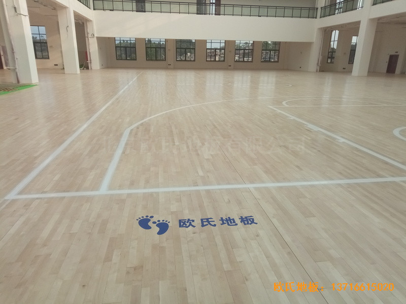 貴陽清華中學分校籃球館運動木地板施工案例4
