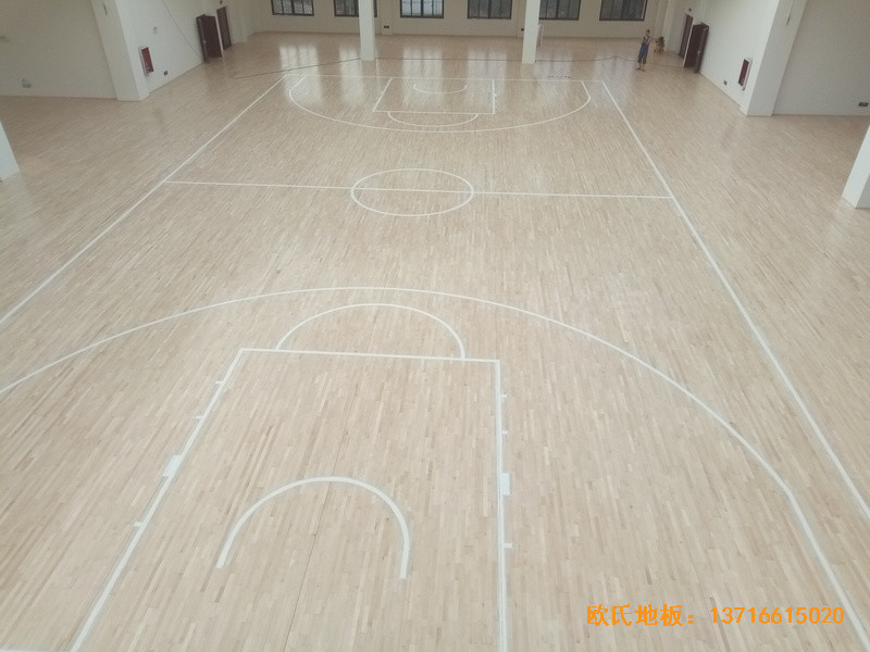 貴陽清華中學分校籃球館運動木地板施工案例5