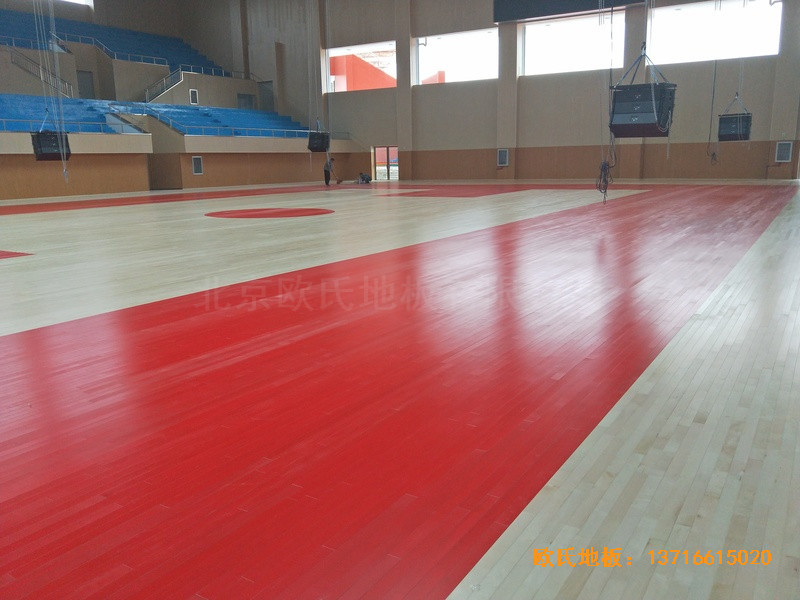 云南楚雄醫專學院籃球館運動木地板安裝案例3