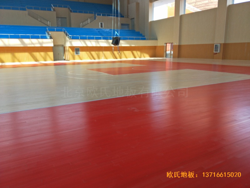 云南楚雄醫專學院籃球館運動木地板安裝案例4