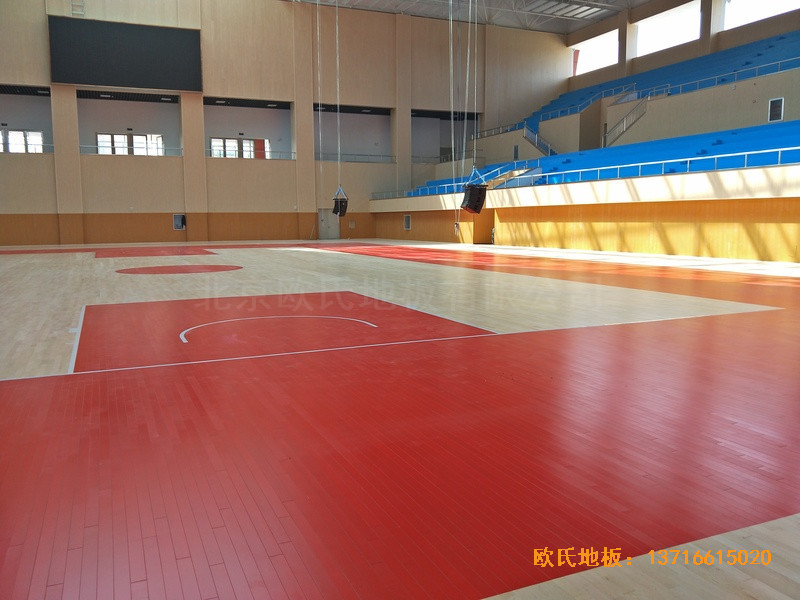 云南楚雄醫專學院籃球館運動木地板安裝案例5