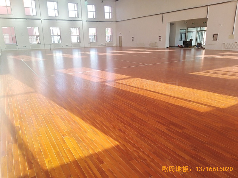 內蒙左旗吉蘭泰鎮五中運動館體育木地板施工案例2