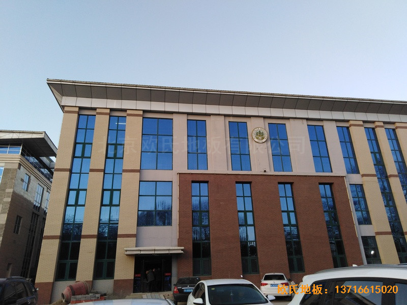 內蒙古扎蘭屯職業學院籃球館體育木地板鋪裝案例0