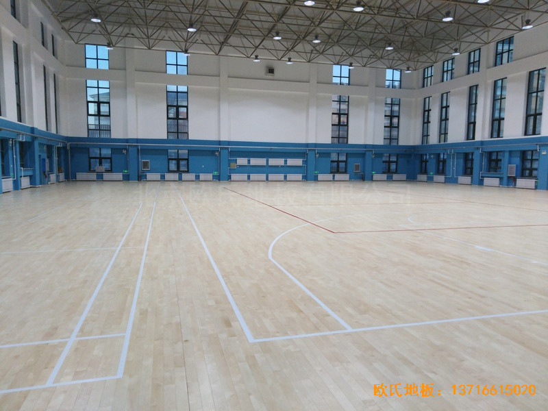 內蒙古扎蘭屯職業學院籃球館體育木地板鋪裝案例1