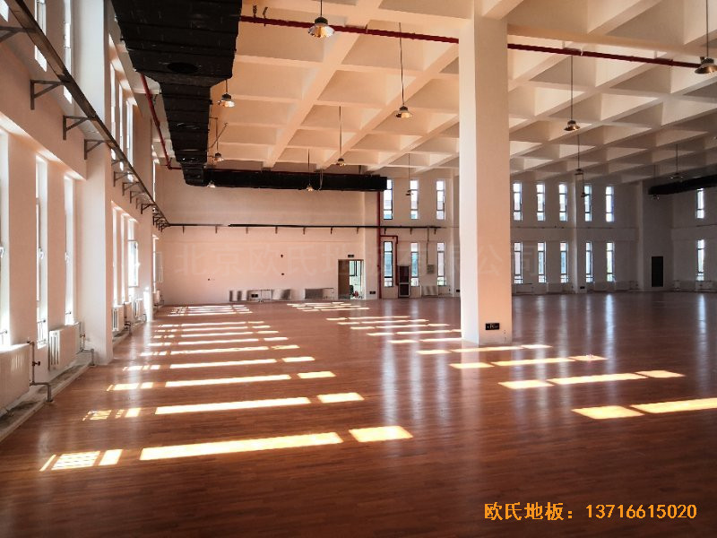 北京房山長陽小學訓練館體育木地板安裝案例4