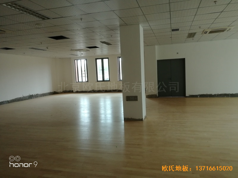 上海松江區佘山鎮文體中心體育木地板鋪設案例4