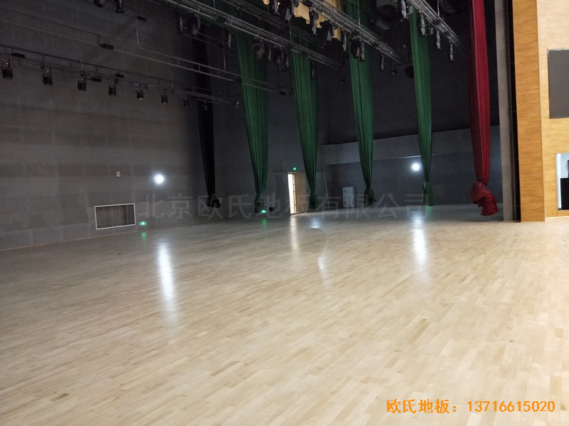 四川宜賓五糧液白酒學院運動館體育木地板安裝案例5