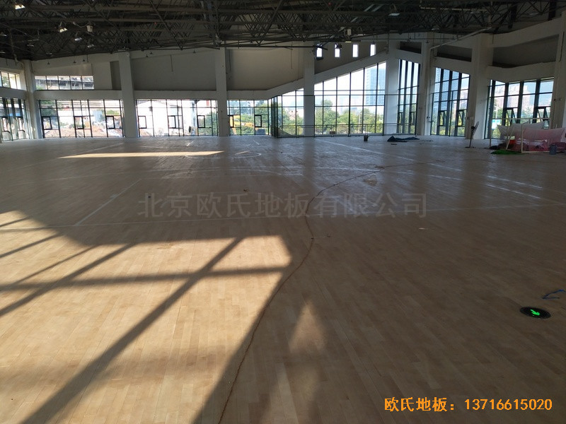 四川宜賓市臨港實驗學校體育館體育地板安裝案例0