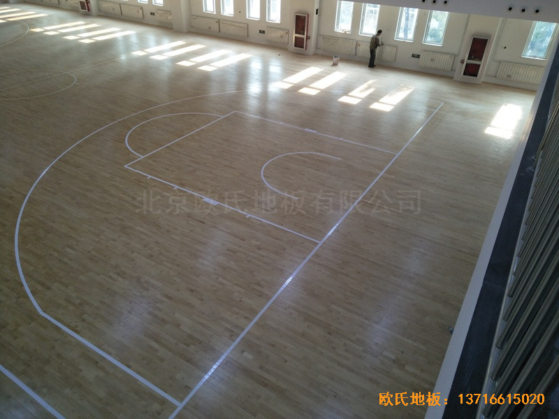 天津一號路四十八中籃球館運動木地板鋪設案例3