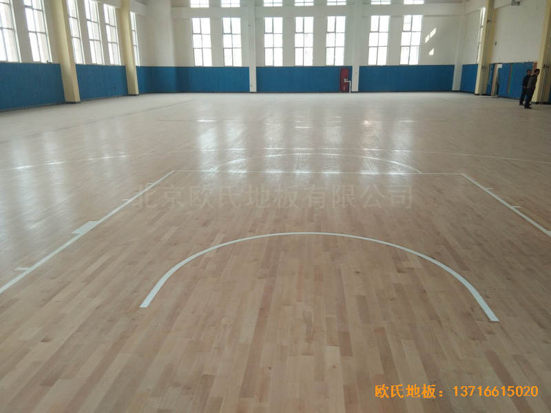 山東李滄徐水路小學籃球館體育地板施工案例3