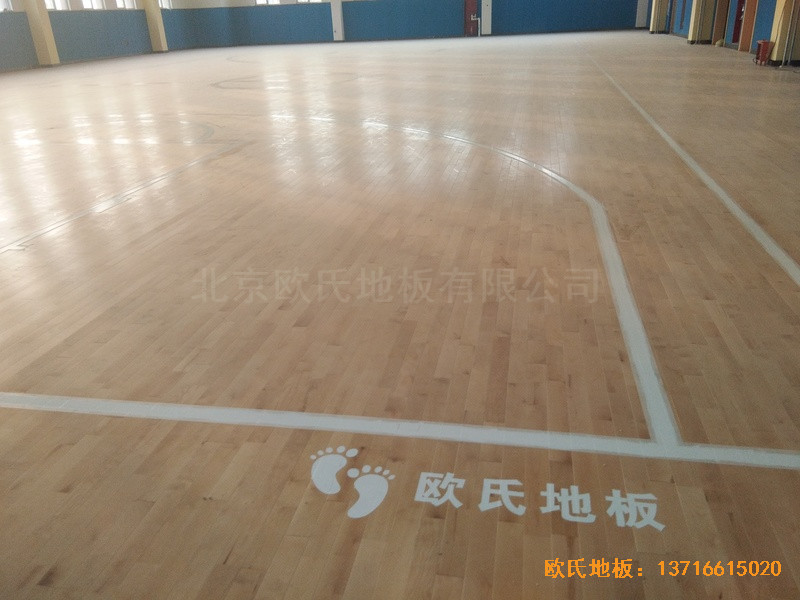 山東李滄徐水路小學籃球館體育地板施工案例4