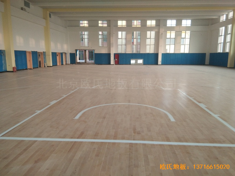 山東李滄徐水路小學籃球館體育地板施工案例5