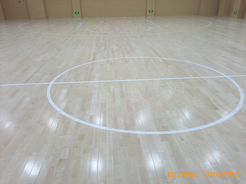 山東濟南歷下區燕山學校籃球館運動地板施工案例4