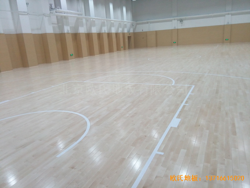 山東濟南歷下區燕山學校籃球館運動地板施工案例5