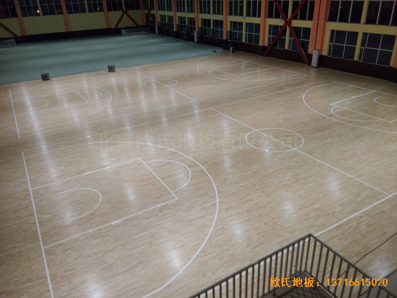 山東濟南章丘雙語學校籃球館體育木地板鋪設案例3