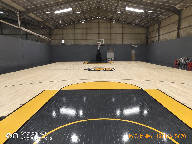 泉州僑鄉壹噸籃球場運動地板鋪裝案例
