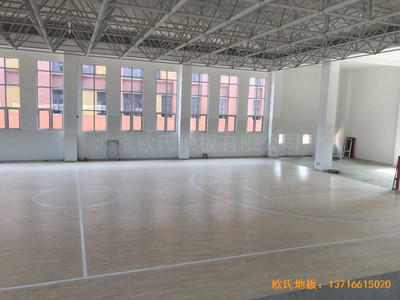 山東濟南歷城區雪山小學籃球館運動木地板施工案例