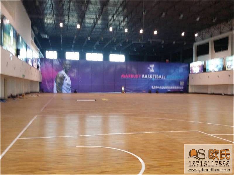 羽毛球場運動地板的材質有哪些？
