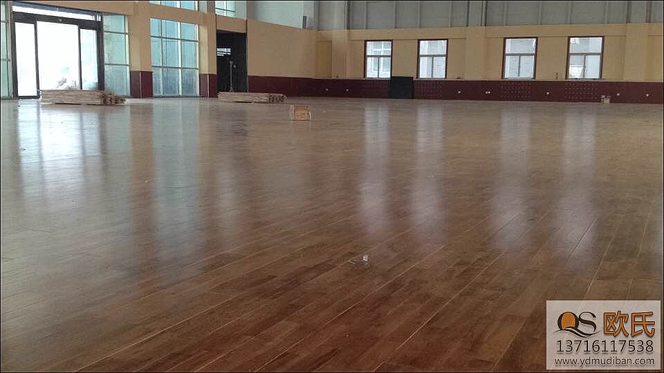 為什么室內籃球場多用運動木地板