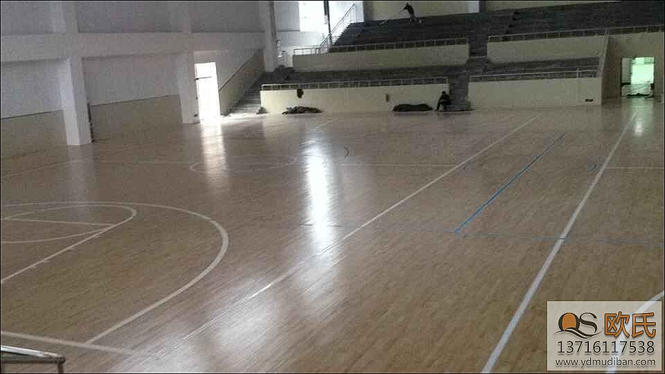 體育館運動地板表面變色的原因