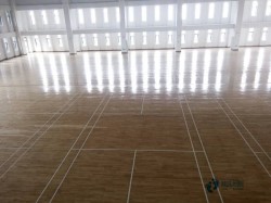 用什么籃球場地木地板廠家報價