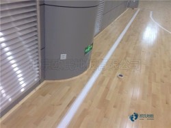 尋求運動場地板較好的