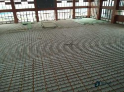 較好的運動場地地板施工方案